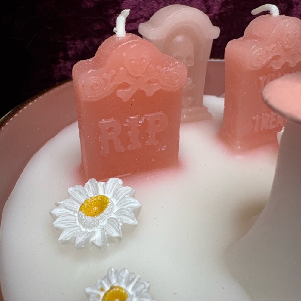 Cupcakes & Cashmere Pastel Pink Halloween Ghost Daisy Grave Stone 3 Wick Candle - Picture 6 of 12